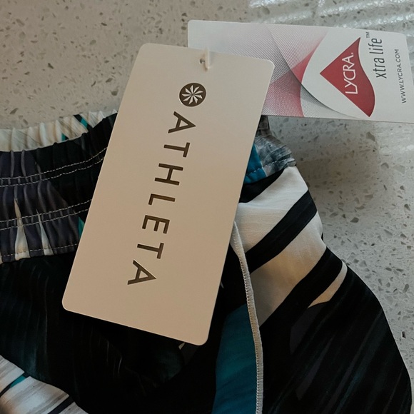 Athleta Tahitian tropical petal short - XXS NWT - Picture 3 of 5